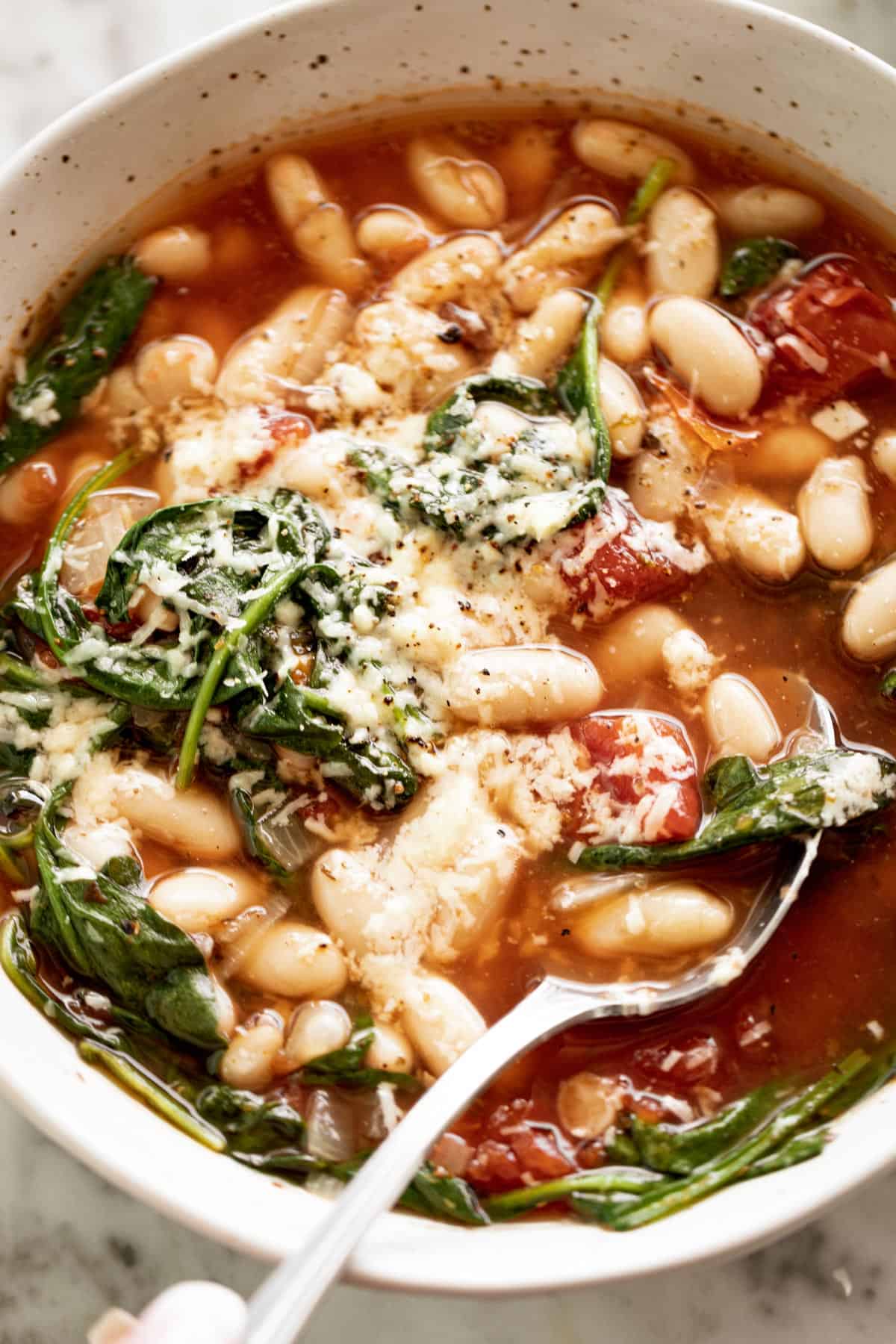 Minute White Bean Soup: Quick Comfort for Busy Weeknights